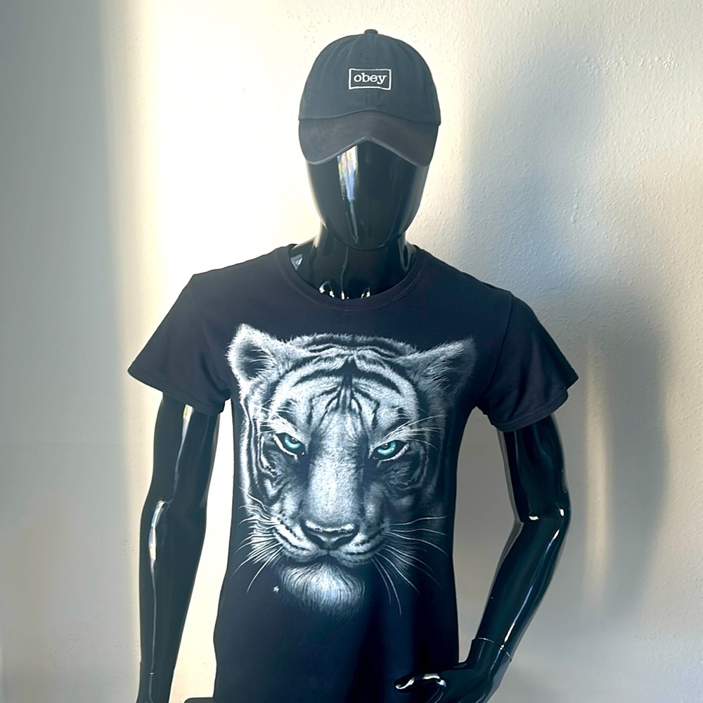 Tiger graphic tee!